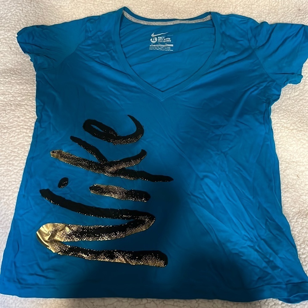 Nwot - Nike tee shirt